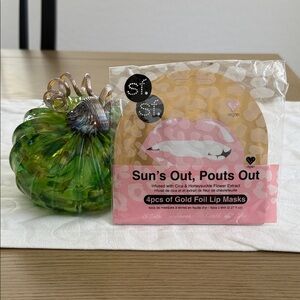 Sun's Out, Pouts Out Gold Foil Lip Masks